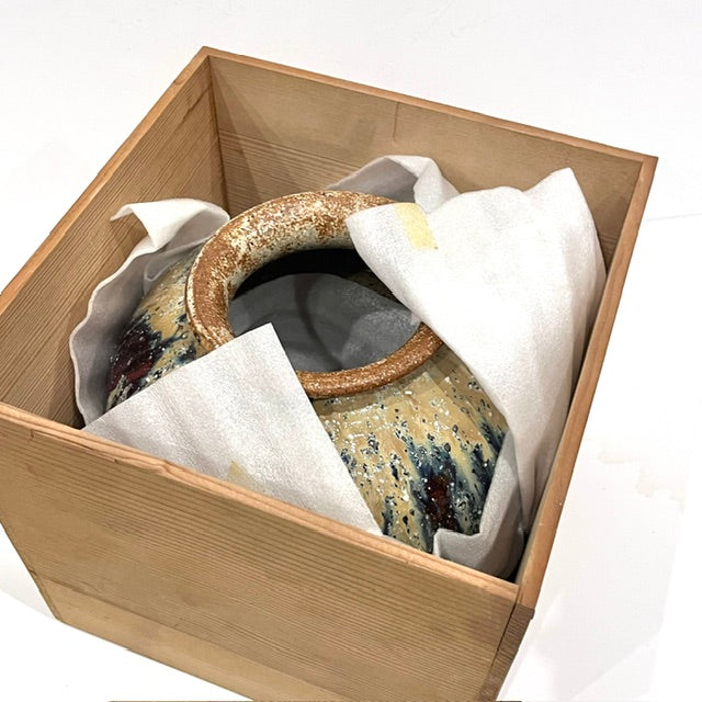 Vintage Japanese vase in Tomobako box