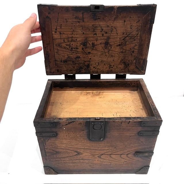 Open Meiji period Suzuribako showing internal top part