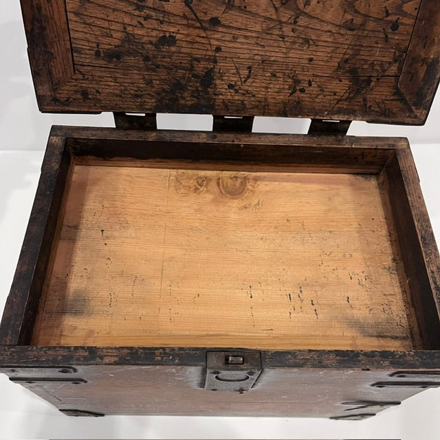 Open Meiji period Suzuribako showing top internal compartment
